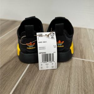 NWT Kids Adidas NMD 360 - Size 9K